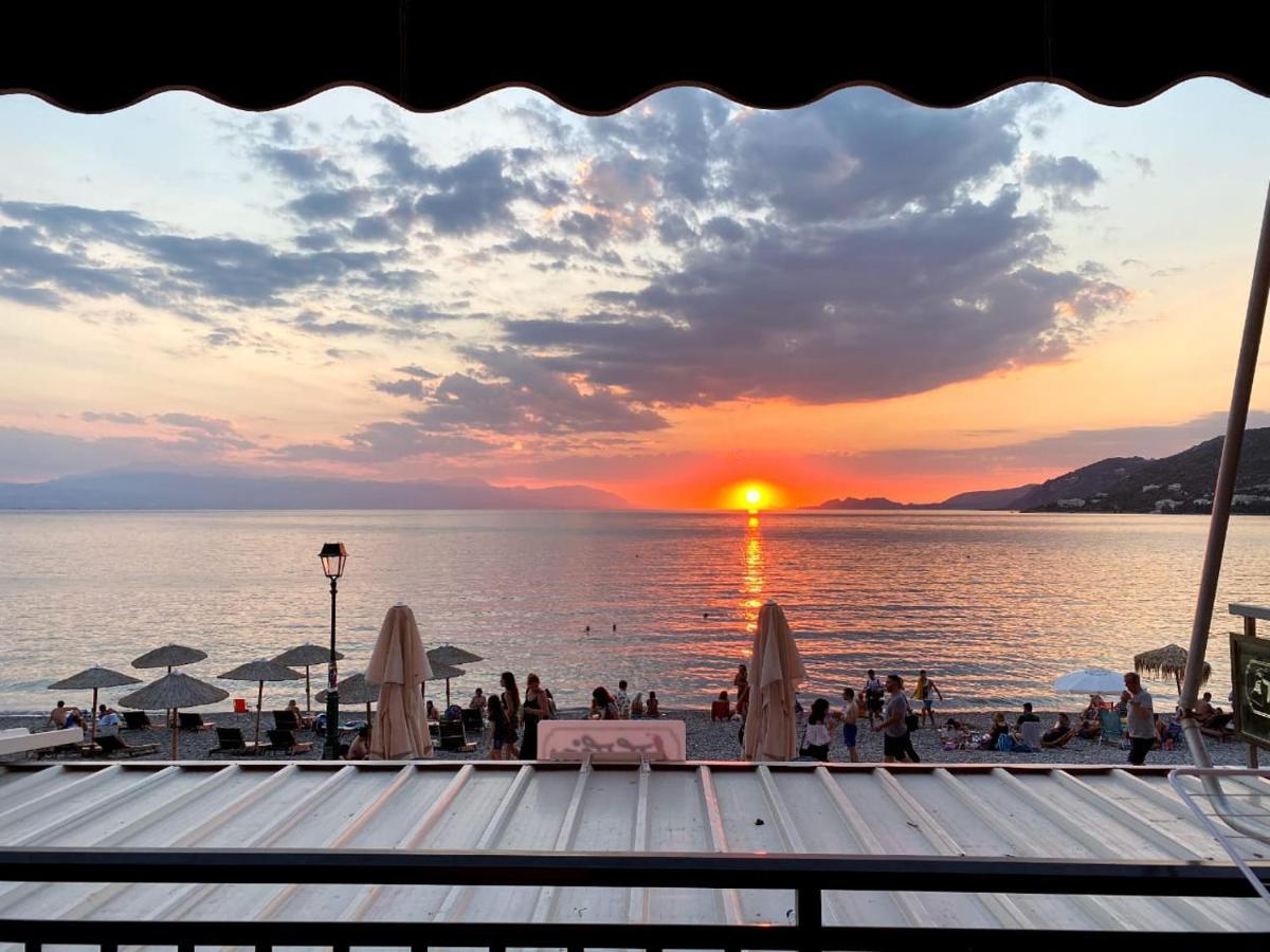 Grace Seaside Apartman Lutráki Kültér fotó